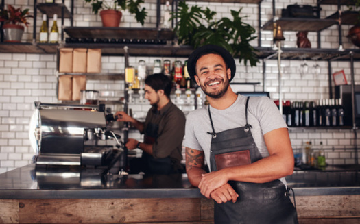 Los trabajadores BIPOC ganan un 30 % m�s de ingresos y tienen un patrimonio neto familiar medio un 79 % mayor que los trabajadores propietarios de cooperativas. (Adobe Stock)