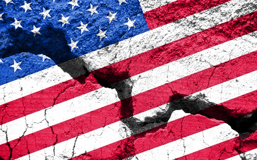 La polarizaci�n pol�tica extrema en Estados Unidos ha llevado a un aumento significativo de las amenazas de violencia contra funcionarios electorales y miembros del Congreso, seg�n el Centro Brennan.