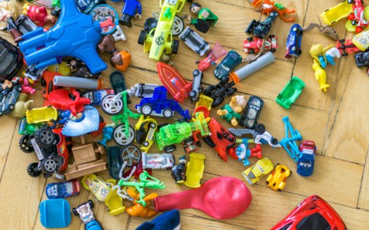 Shoppers in the U.S. budgeted a record $902 each on average for gifts and other holiday items this year. (Ganka/Adobe Stock)