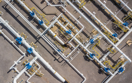 A Sierra Club report found moving to offshore wind instead of building up natural gas can reduce 42% (14 million short tons) of annual CO2 emissions from New England's power sector. (Adobe Stock)