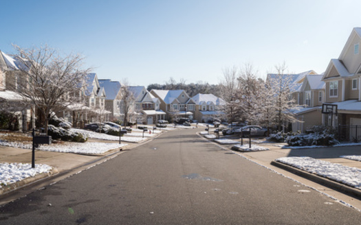 People report feeling fatigued and sleeping more during colder months. (GuRezende/Adobe Stock)
