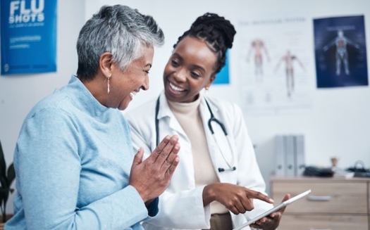 Uno de cada cinco estadounidenses, o ms de 70 millones de personas, dependen de Medicaid para su cobertura mdica, segn la Asociacin Americana de Hospitales. (Adobe Stock)<br />