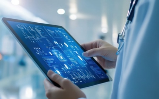 Integrated health care programs mix traditional medicine with humanities, IT and business skills to create more well-rounded health care professionals. (Adobe Stock)