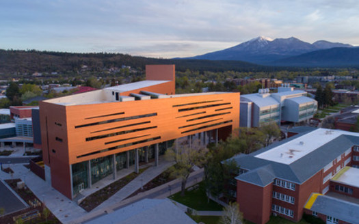 En la Universidad del Norte de Arizona, el 56% de los estudiantes son blancos y el 25% hispanos o latinos, segn Data USA. (Josh Biggs/Wikimedia Commons)<br />