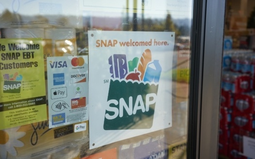Cada dlar invertido en SNAP genera entre $1.50 y $1.80 en la actividad econmica local. Actualmente hay 3,100 minoristas autorizados de SNAP en Colorado. (Adobe Stock)<br />