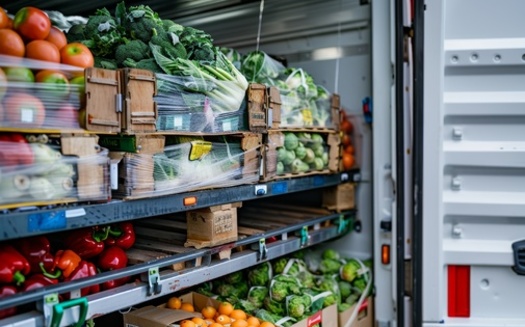 Las propuestas para recortar SNAP se suman a la decisin del USDA en abril de cancelar el envo de 30 camiones de alimentos destinados a los bancos de alimentos de Oregon. (Ekkarat_Studio/Adobe Stock)