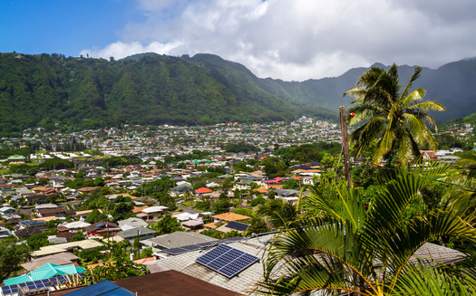 A new report found more kids in Hawaii have parents lacking secure employment. (Adobe Stock)