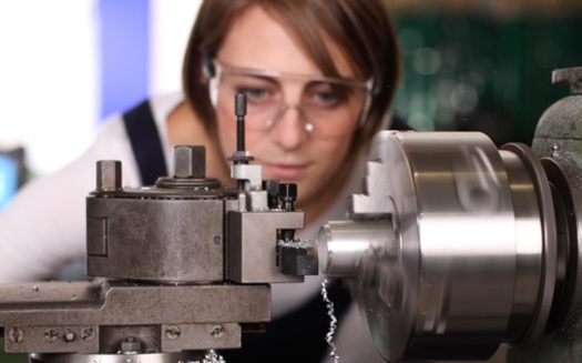 La mitad de los graduados de bachillerato en Colorado se inscriben a la universidad o en programas de certificacin reconocidos por la industria. (Adobe Stock)
