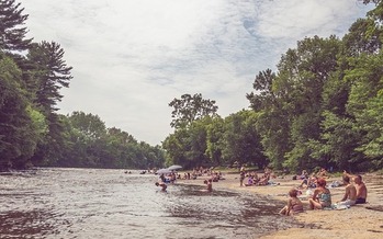 Washingtonians should keep in mind that water temperatures still are cold even though it's summer. (pixabay)