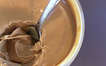 Research suggests feeding infants peanut butter as young as 4 to 6 months of age might prevent peanut allergies from developing. (NIAID)