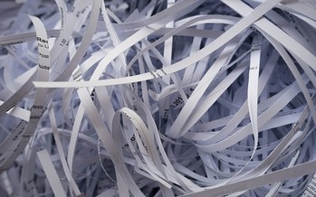 Shredding outdated documents is the best way to ensure scammers can't use sensitive information on them. (stux/Pixabay)