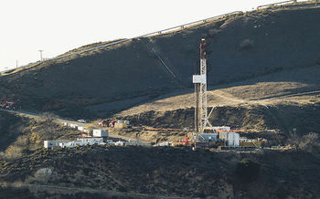The Environmental Protection Agency suspended rules that limit pollution from new oil and gas facilities. (Scott L/Wikimedia Commons)