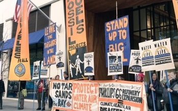 Environmental advocates want the Trump administration to block a permit to expand a Bay Area oil refinery. (Jason Pfeifle)