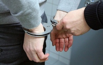 Supporters of bail reform say cash bonds favor the wealthy. (3839153/Pixabay)